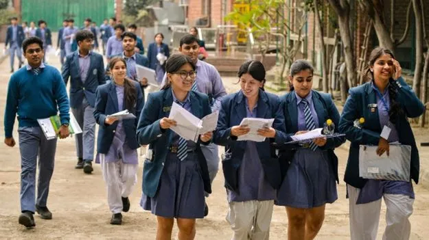 మూడో భాషపై సీబీఎస్ఈ కొత్త నిబంధనలు