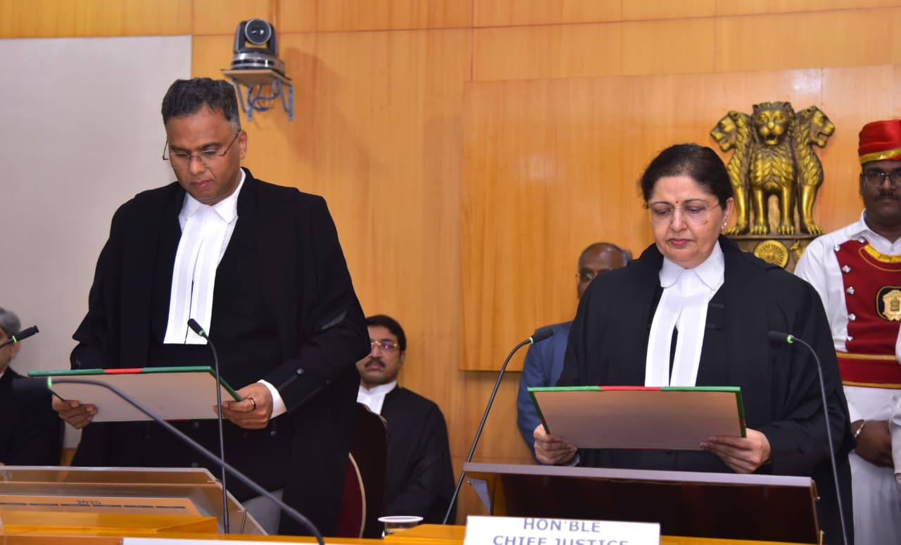 ఏపీ హైకోర్టు శాశ్వత న్యాయమూర్తులుగా ఐదుగురు జడ్జిల బాధ్యతల స్వీకరణ