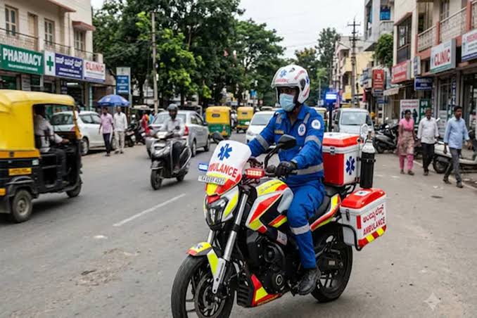 వేగవంతమైన వైద్యం కోసం ద్విచక్ర అంబులెన్సులు