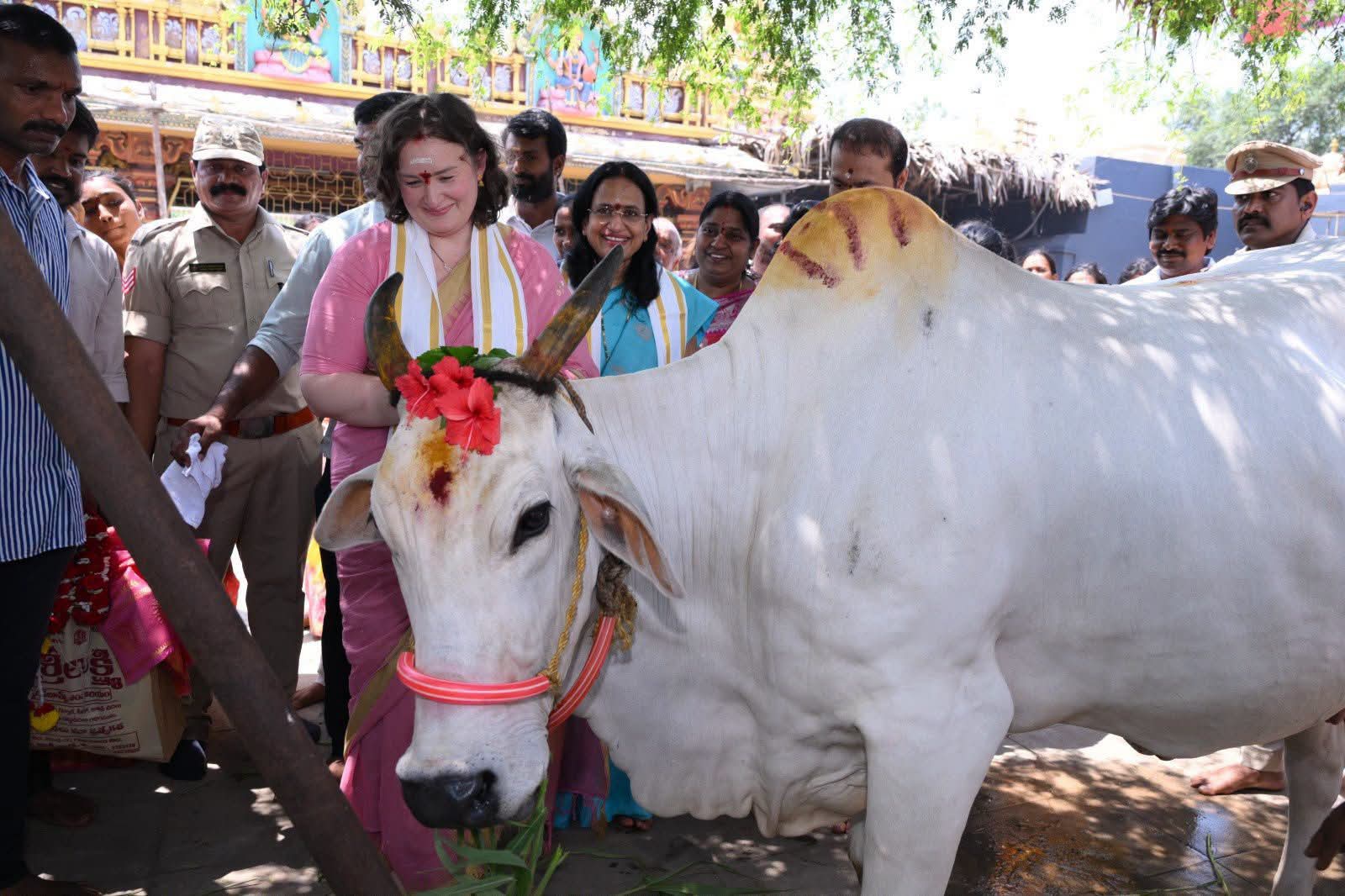 పాదగయ క్షేత్రంలో పవన్‌ సతీమణి అన్నా లెజినోవా ప్రత్యేక పూజలు..