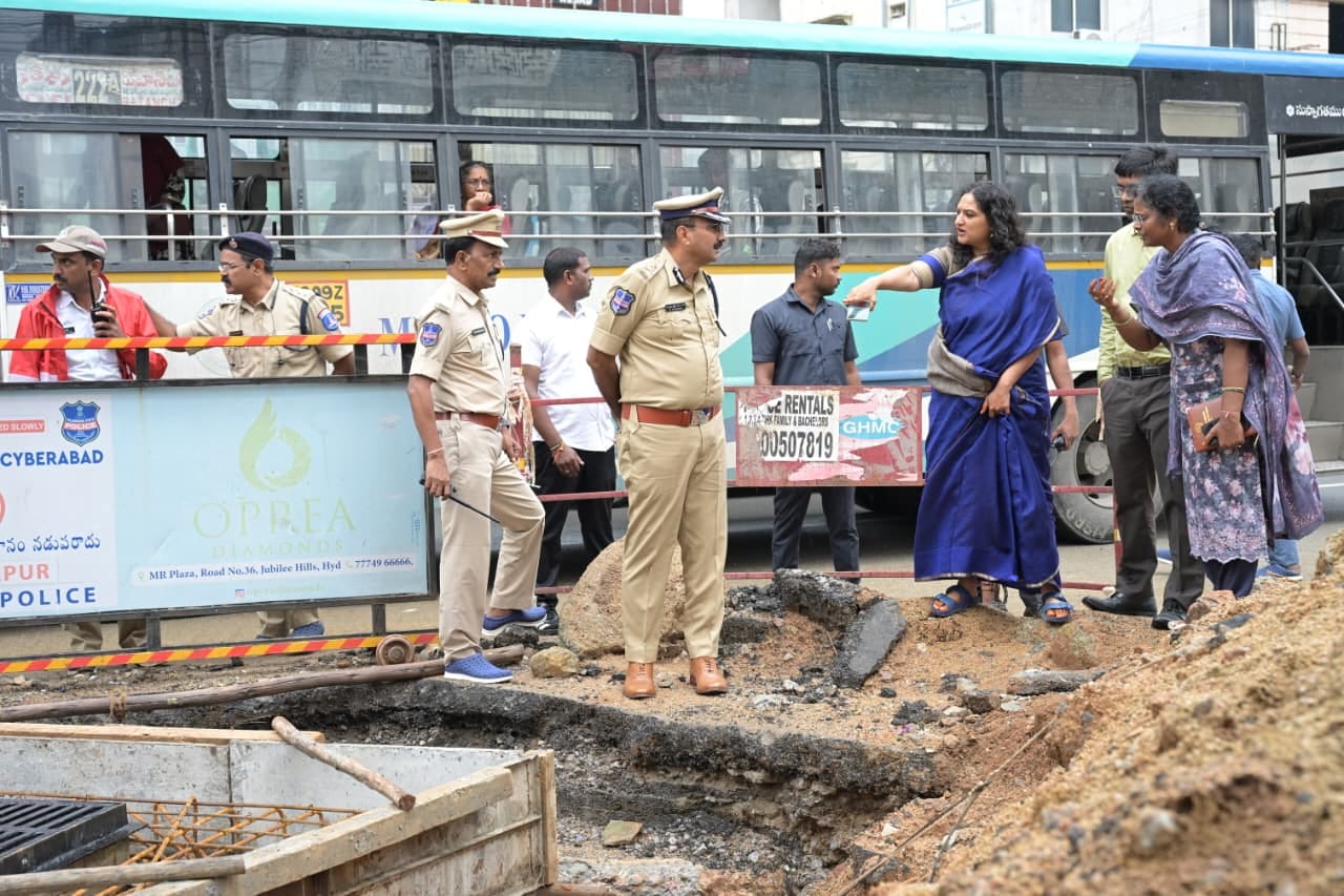 వాటర్‌లాగింగ్ ప్రాంతాలను పరిశీలించిన సైబరాబాద్ సీపీ ఎం. రమేష్