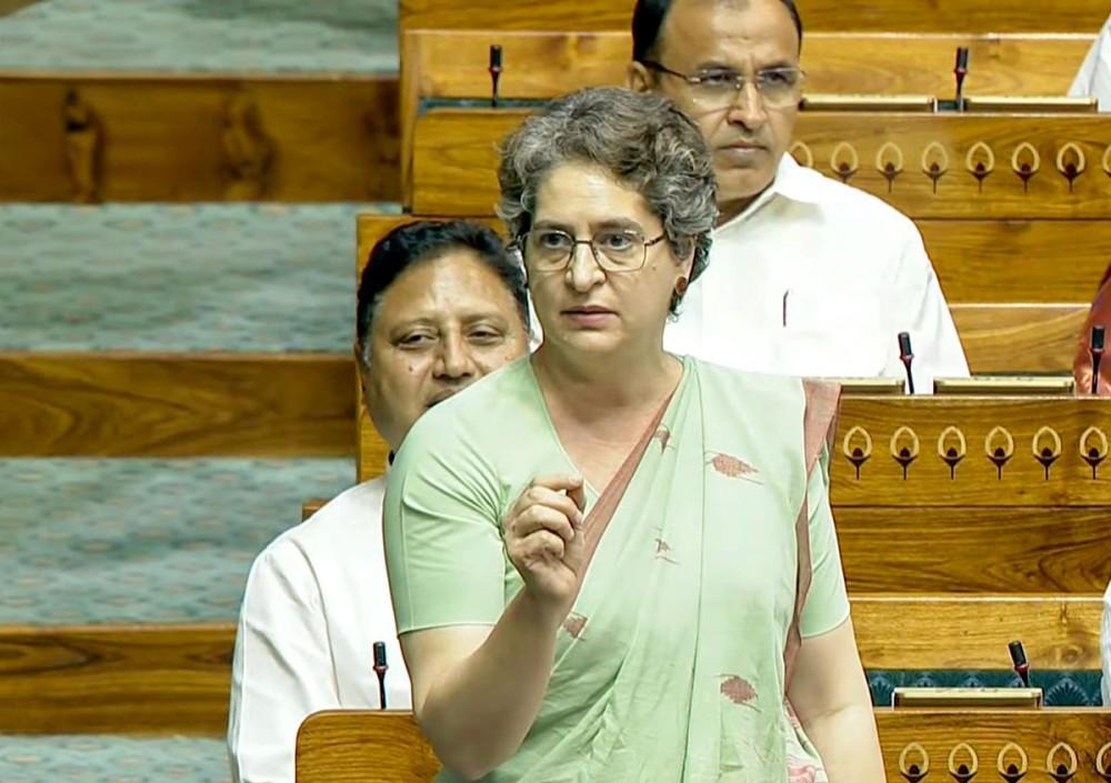 'కెమెరా యాంగిల్ కాదు.. ఆలోచనా విధానం మార్చండి'- ప్రియాంక గాంధీ