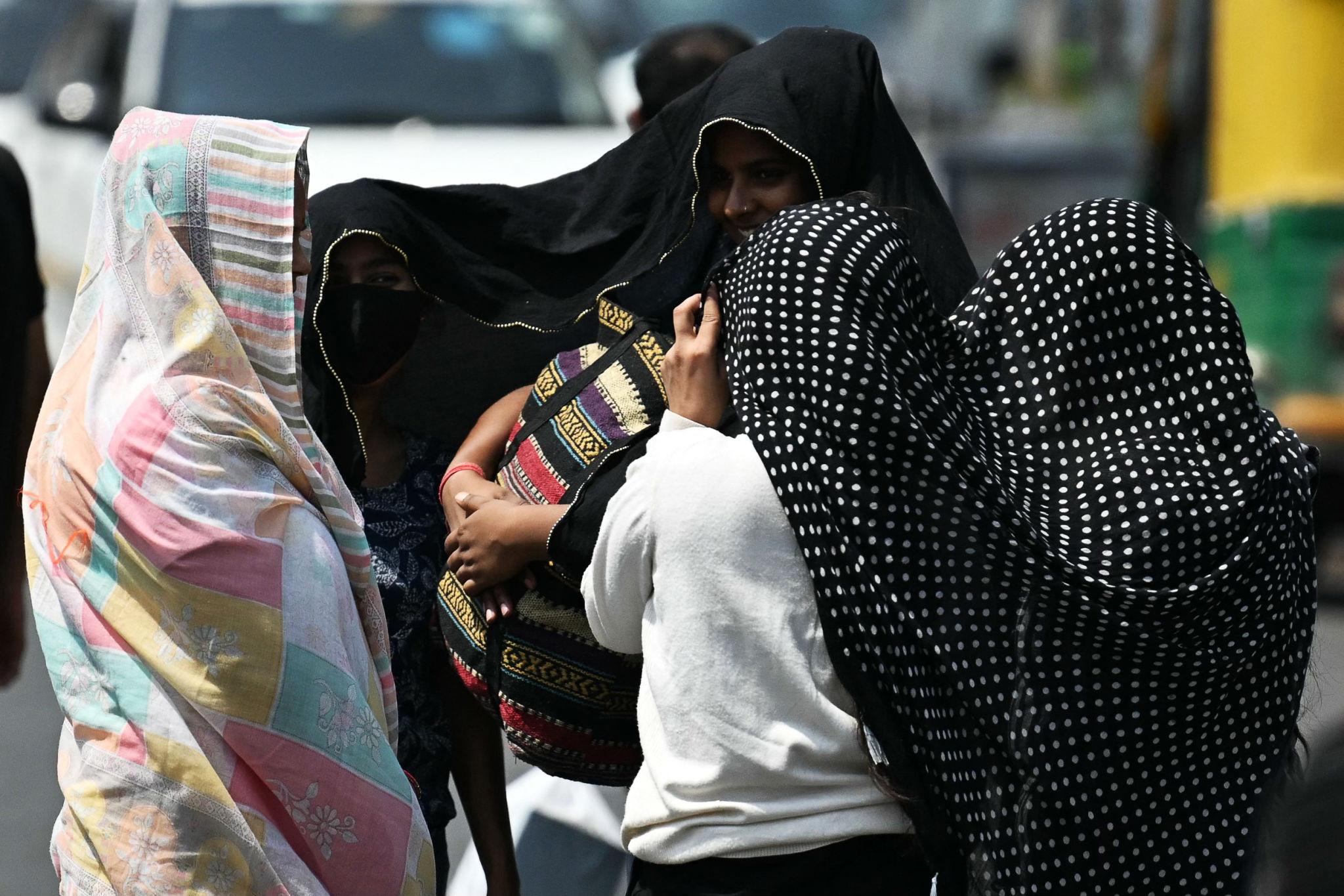India Sizzles Under Extreme Heatwave!