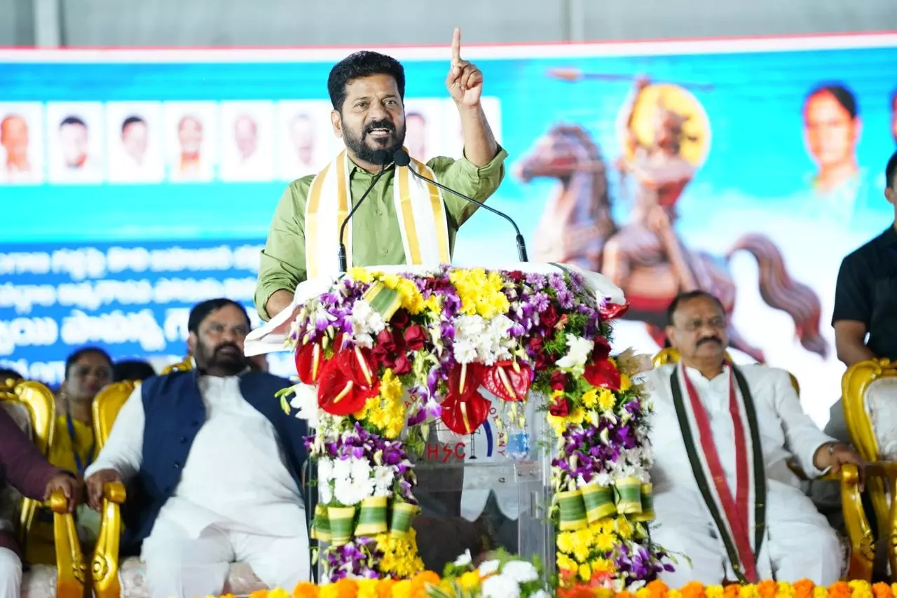 పండుగ సాయన్నకు ఘన నివాళి.. ట్యాంక్బండ్పై విగ్రహాలు ఏర్పాటు చేస్తాం: రేవంత్రెడ్డి