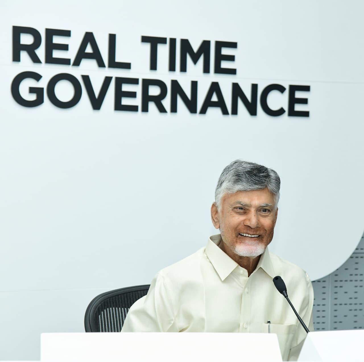 అర్జీల పరిష్కారంలో మానవీయ కోణం అవసరం - సీఎం చంద్రబాబు