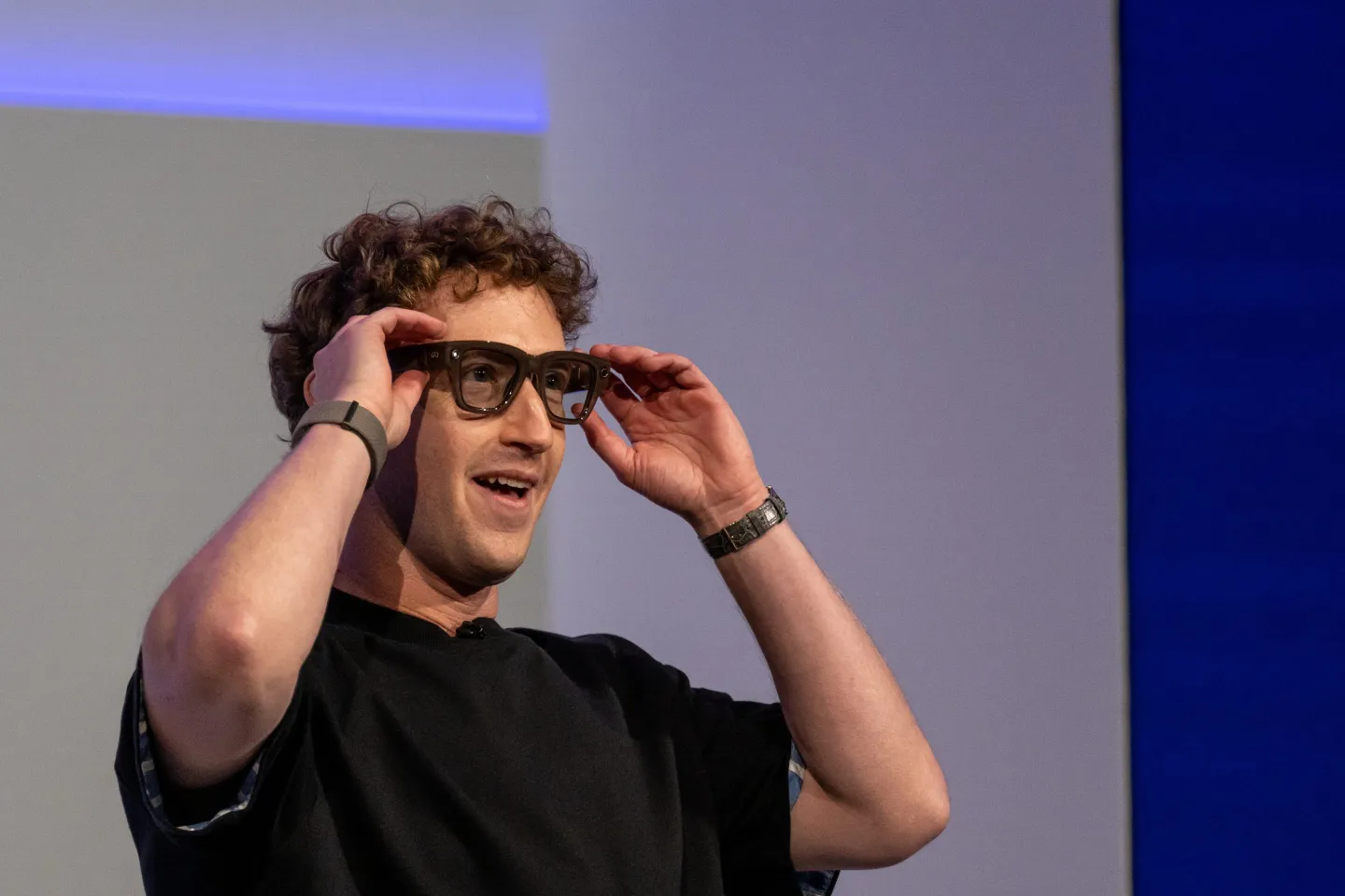 Growing Criticism Over Meta Smart Glasses