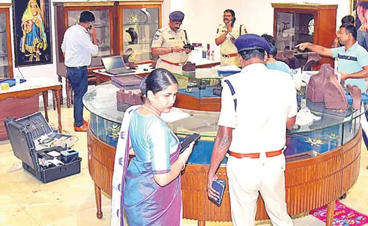 డీఎస్పీలకు పీఎంజే కేసు పాఠం