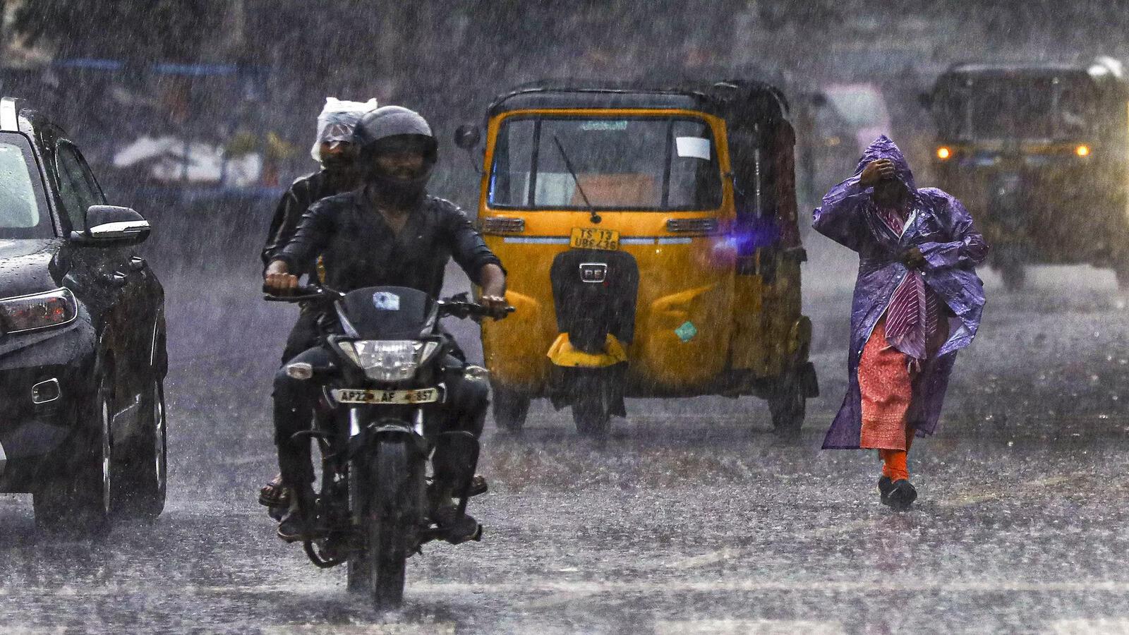 తెలంగాణలో భారీ వర్షాలు..పలు జిల్లాలకు రెడ్‌ అలర్ట్‌
