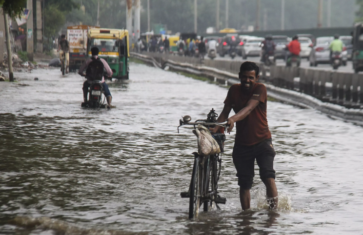 Heavy Rains Flood Puducherry, Trigger Traffic Jams and Emergency Response