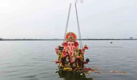 వినాయక నిమజ్జనం సందర్భంగా హైదరాబాద్‌లో సెలవు ప్రకటించిన తెలంగాణ ప్రభుత్వం