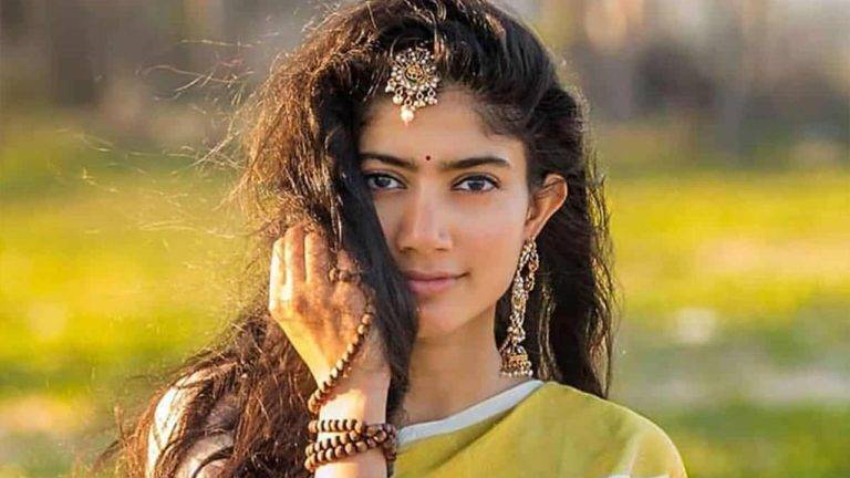 Shock For Sai Pallavi.. Disappointing Bollywood Entry..!