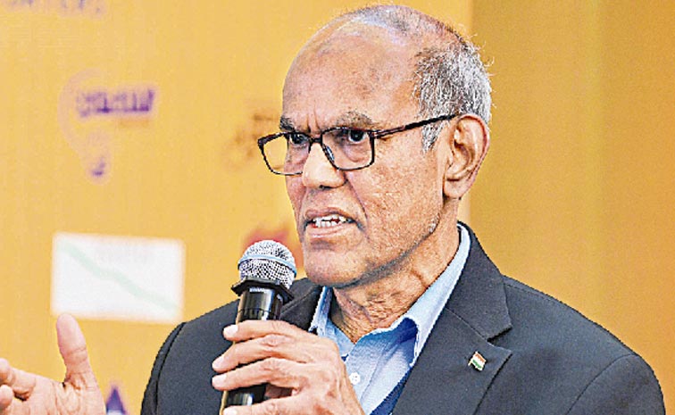 Former RBI Chief’s Key View on Rupee.. Is Depreciation the Better Option?
