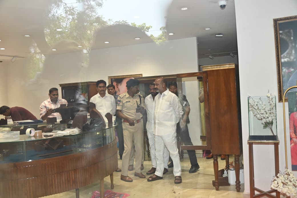 Gunfire at Jewellery Store Near Bandi Sanjay’s Residence!