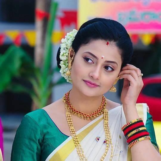 బిగ్ బాస్తో మరో కొత్త ఛాలెంజ్కు రెడీ అయిన బెంగాలీ భామ...