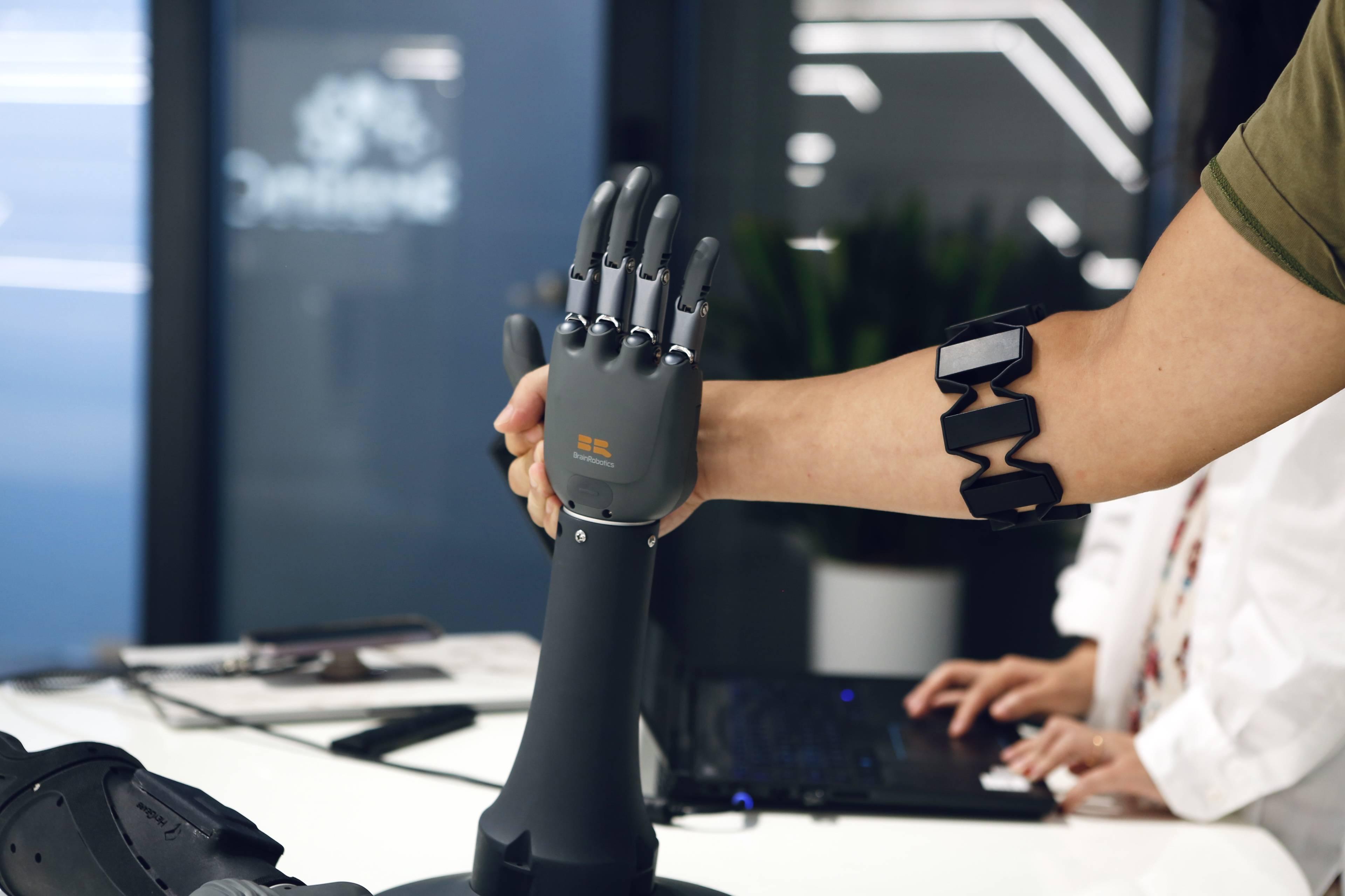 China's BrainCo Challenges Neuralink with Non-Invasive Brain-Computer Interface Technology