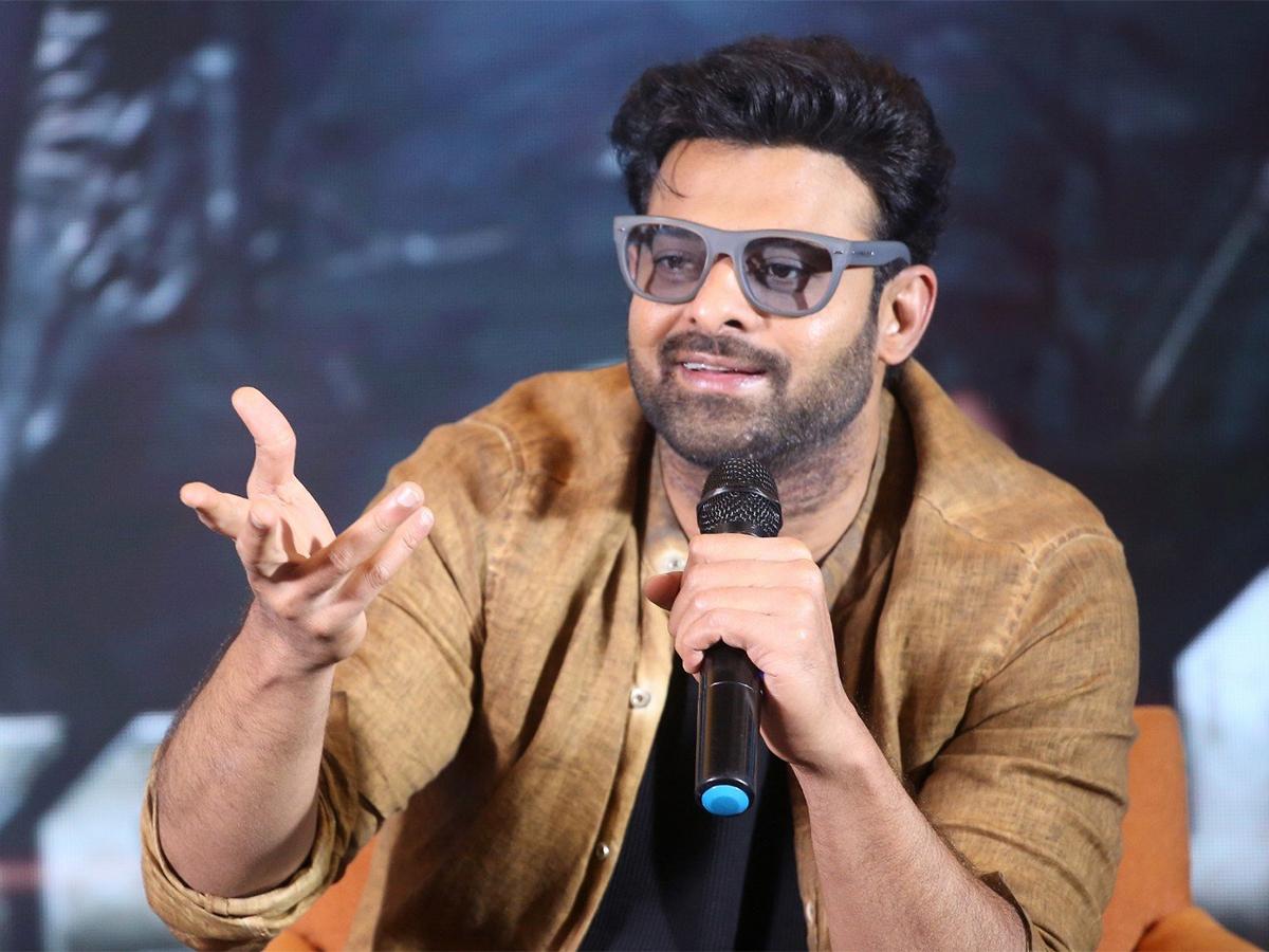 ప్రభాస్ ఫ్యాన్స్‌కు డబుల్ కాదు.. ట్రిపుల్ ట్రీట్? వరుసగా మూడు భారీ సినిమాలు!