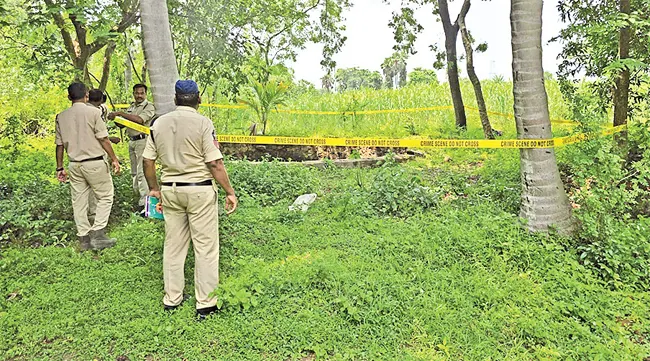 కే.కోటపాడులో మైనర్ ప్రేమికుల విషాదాంతం...