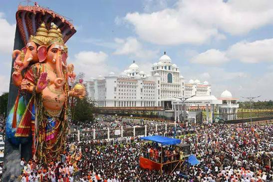 Khairatabad Ganesh Shobha Yatra Underway.. Huge Crowd Gathers