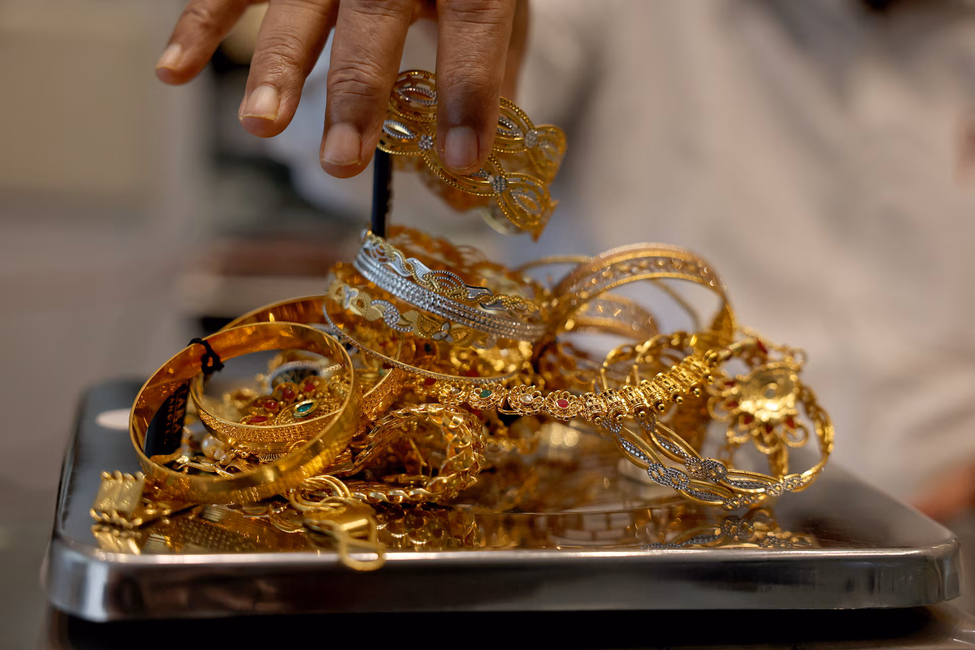 Gold Rates Give a Sudden Shock