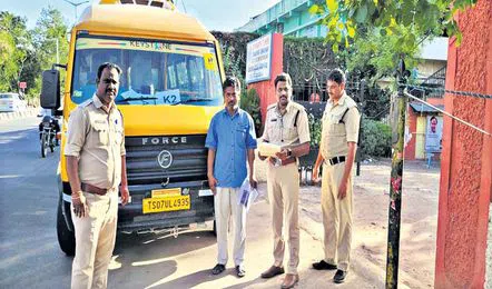 స్కూల్ బస్సులను సీజ్ చేసిన ఆర్టీఏ అధికారులు