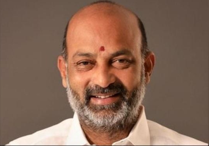 మీడియా, సోషల్ మీడియా ఖాతాలపై పరువు నష్టం దావా వేసిన బండి సంజయ్..