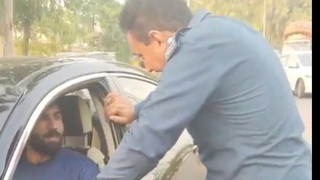 Pakistan Cricketer Irfan Khan Caught Violating Traffic Rules!