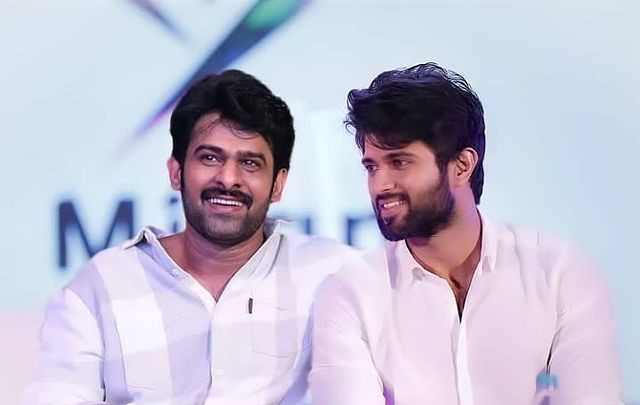 వరుస ట్రోలింగ్‌లతో వార్తల్లో నిలుస్తున్న టాలీవుడ్ బడా హీరోలు..
