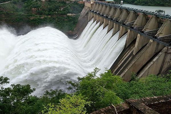 శ్రీశైలం జలాశయానికి భారీ వరద ప్రవాహం..