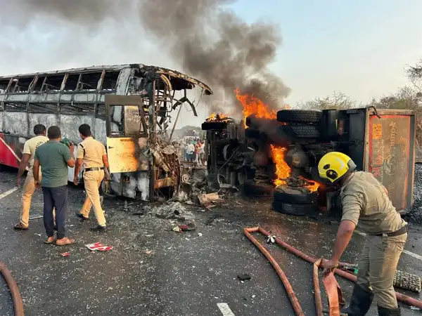 విశాఖ రోడ్డు ప్రమాదం...ముగ్గురు మృతి