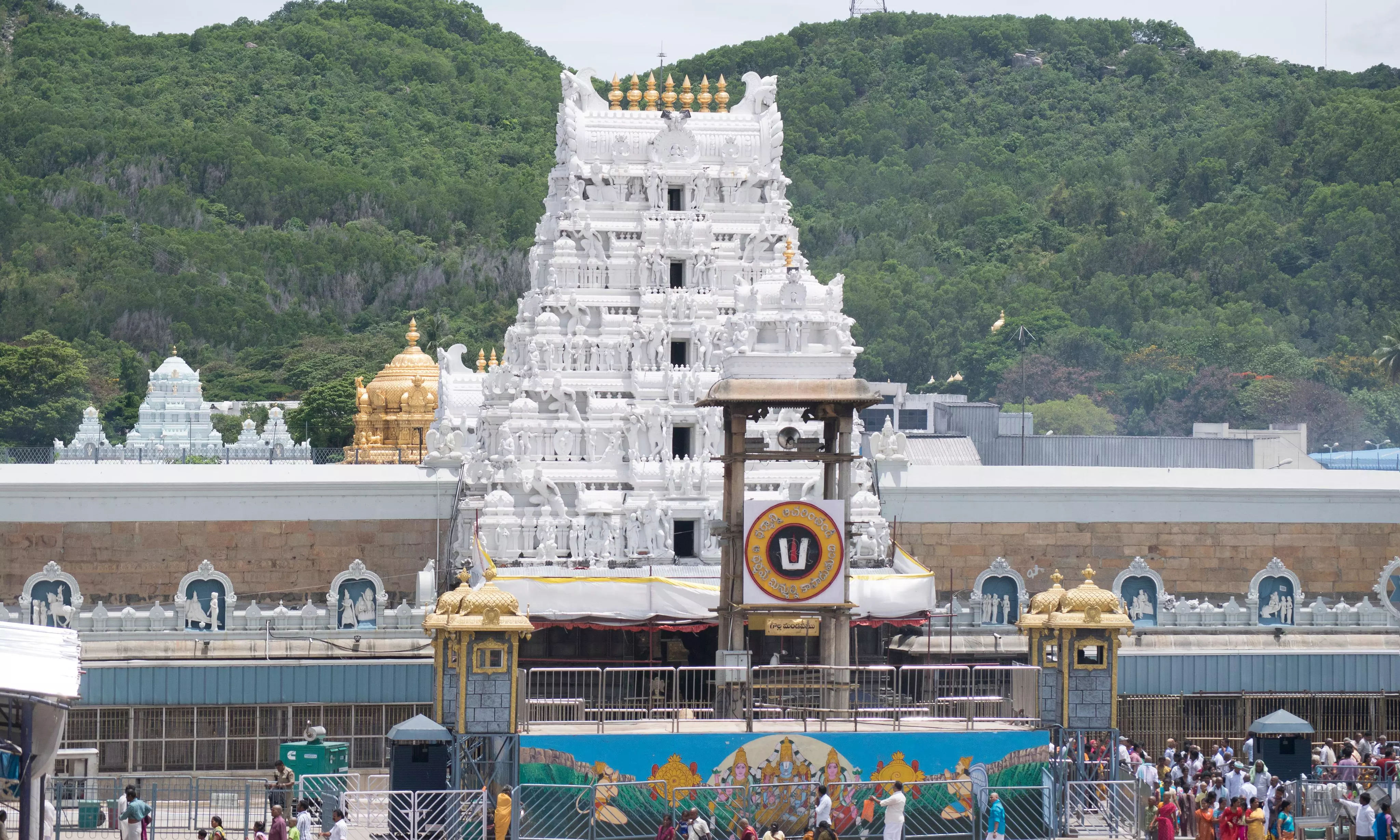 తిరుమలలో భారీ రద్దీ