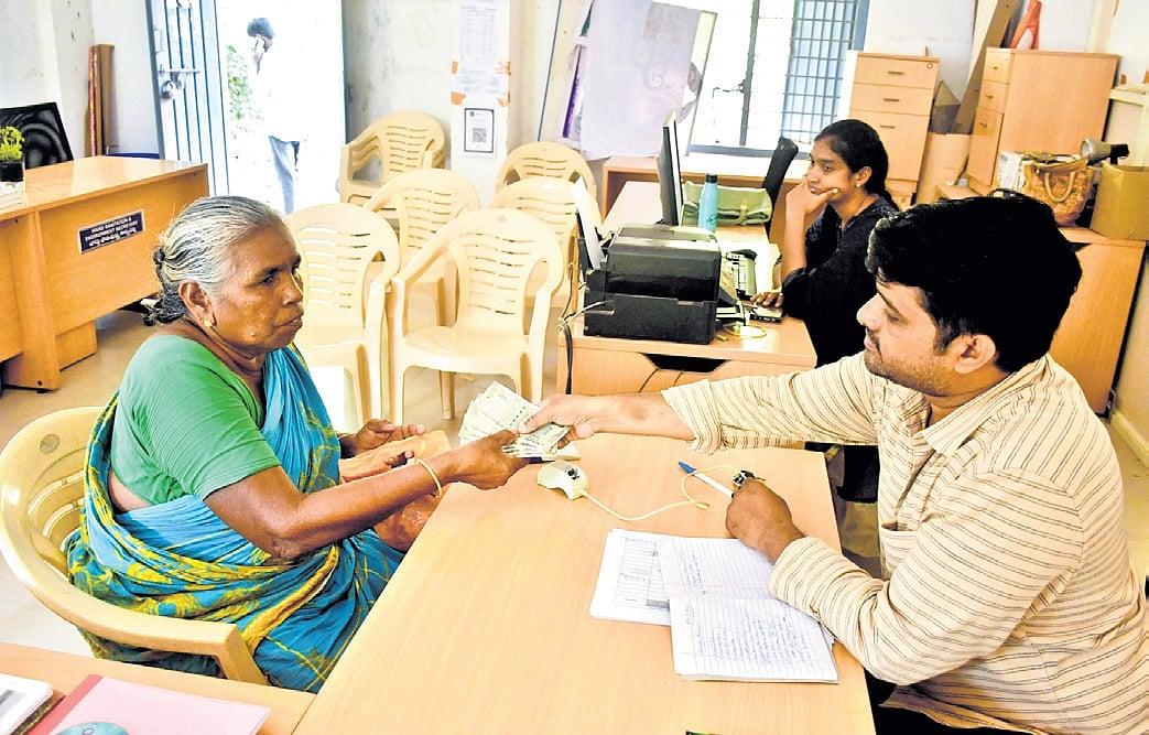 కొత్త పింఛన్ల కోసం 2 లక్షల మంది దరఖాస్తు
