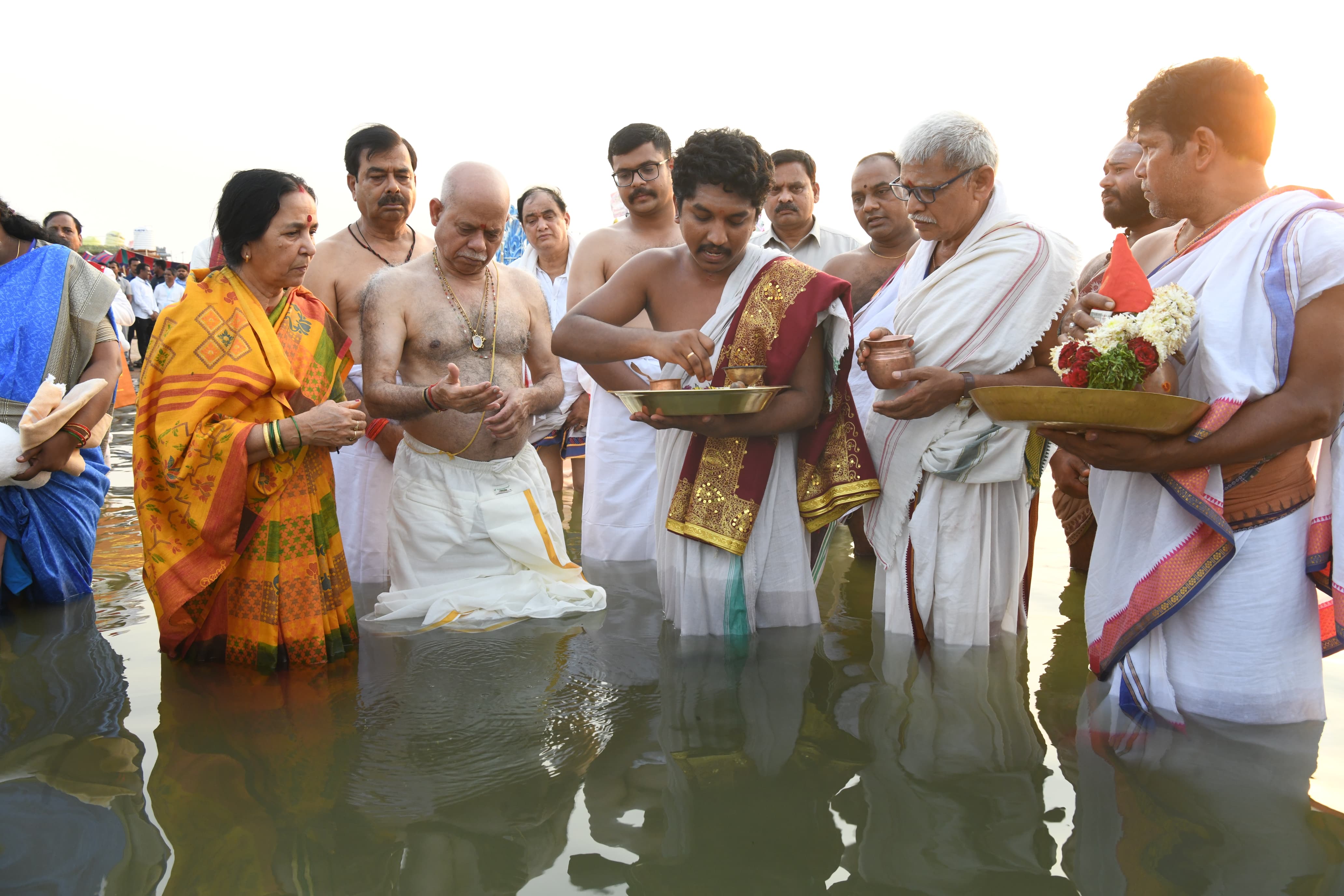 Governor Extends Greetings to the Public