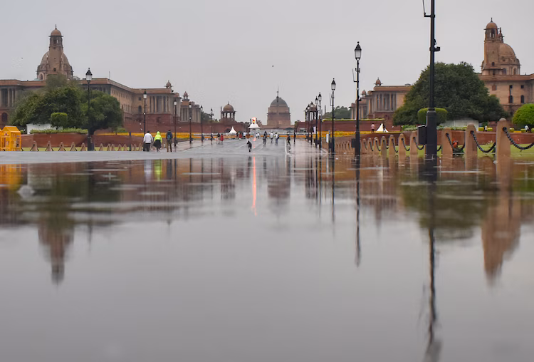 Delhi Hit by Heavy Rain...Red Alert Issued