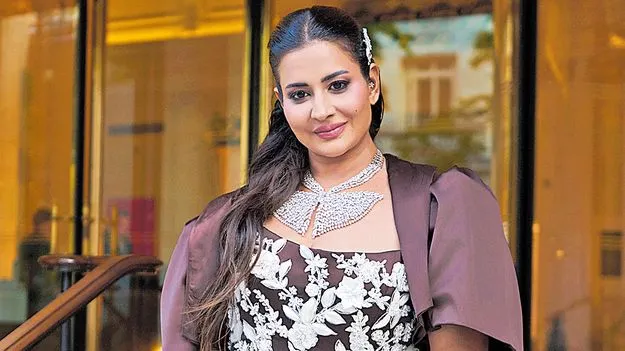 పారిస్ ఫ్యాషన్ వీక్లో మెరిసిన సుధారెడ్డి