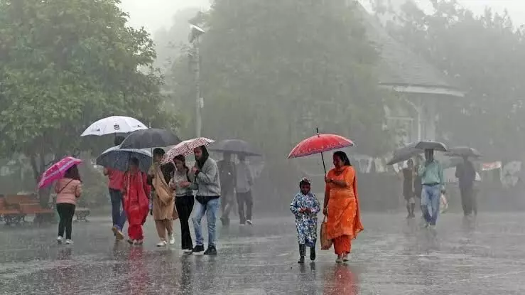 బంగాళాఖాతంలో బలపడుతున్న అల్పపీడనం.. ఏపీలో భారీ వర్షాల హెచ్చరిక