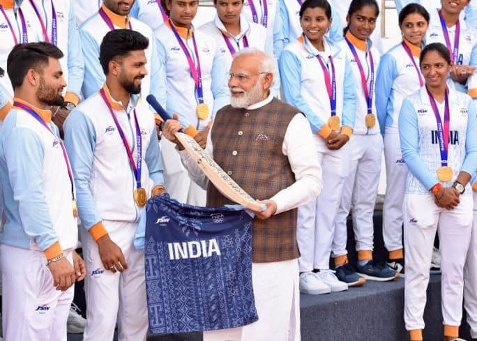 ఆసియా క్రీడల్లో స్వర్ణ పతకాలు సాధించిన క్రికెటర్లను కలవనున్న మోదీ