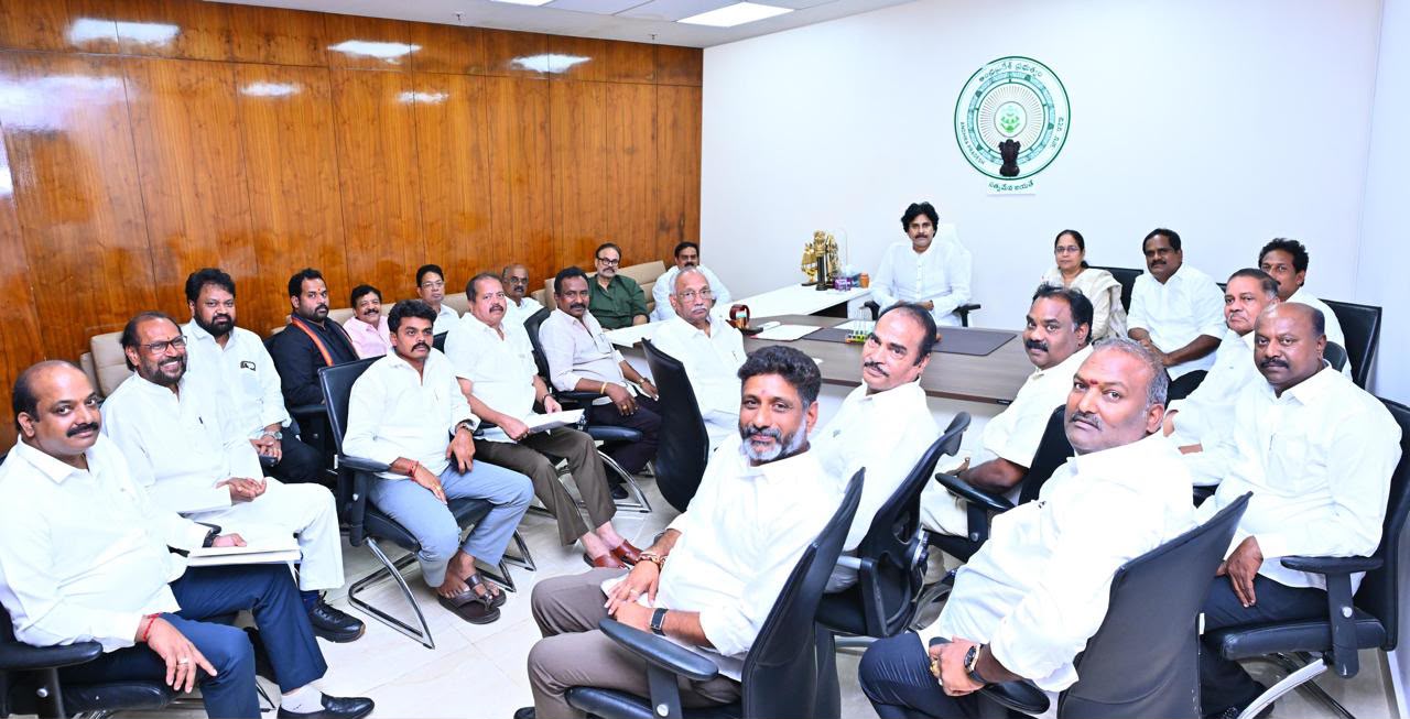స్థానిక సంస్థల ఎన్నికలకు సిద్ధమవుదాం: పవన్ కల్యాణ్