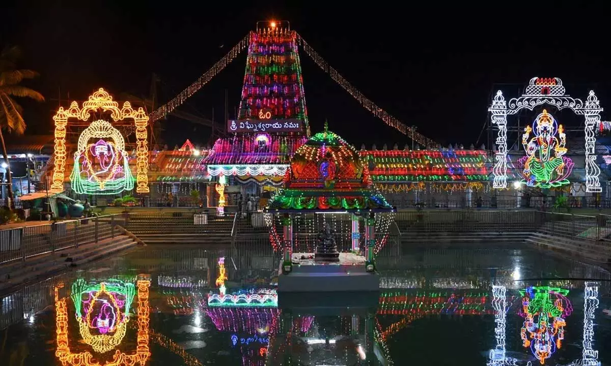 Grand Pushpa Pallaki Seva at Kanipakam