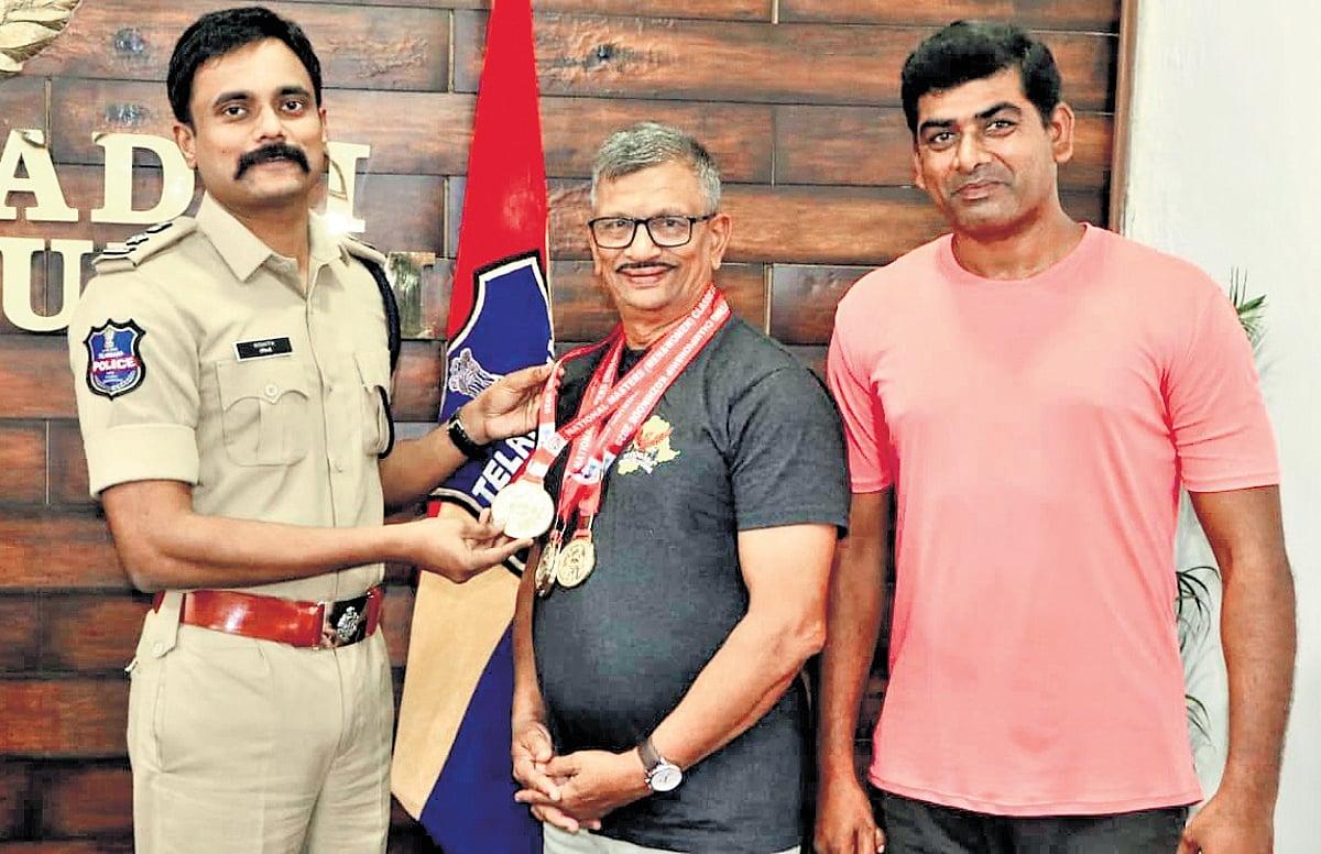 74 ఏళ్ల వయసులోనూ పవర్లిఫ్టింగ్లో సత్తా.. ప్రపంచ ఛాంపియన్షిప్లో శంకరరావుకు రజతం