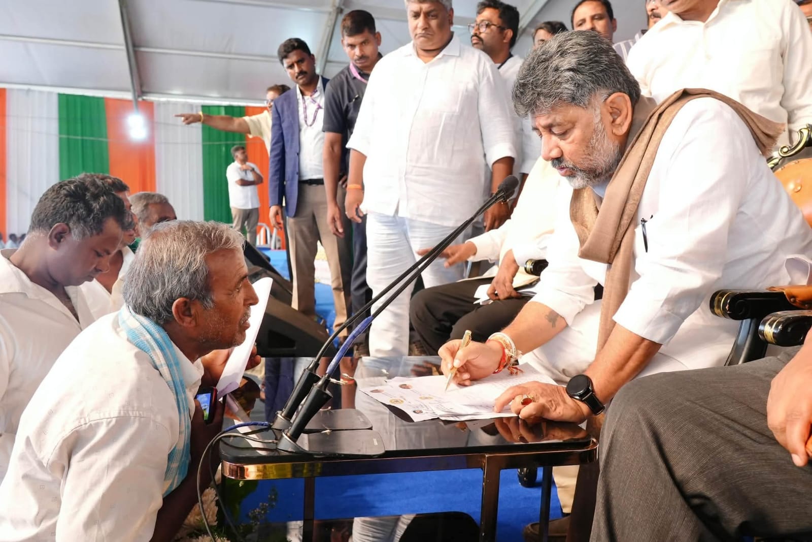 పిరియాపట్నంలో వినతులు స్వీకరించిన కర్ణాటక సీఎం డీకే శివకుమార్