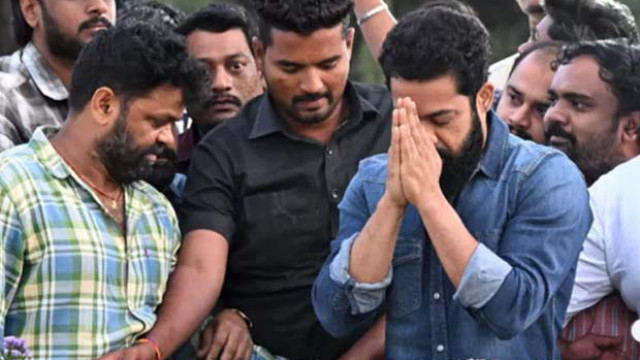 ఎన్టీఆర్ 103వ జయంతి సందర్భంగా నివాళులర్పించిన జూనియర్ ఎన్టీఆర్