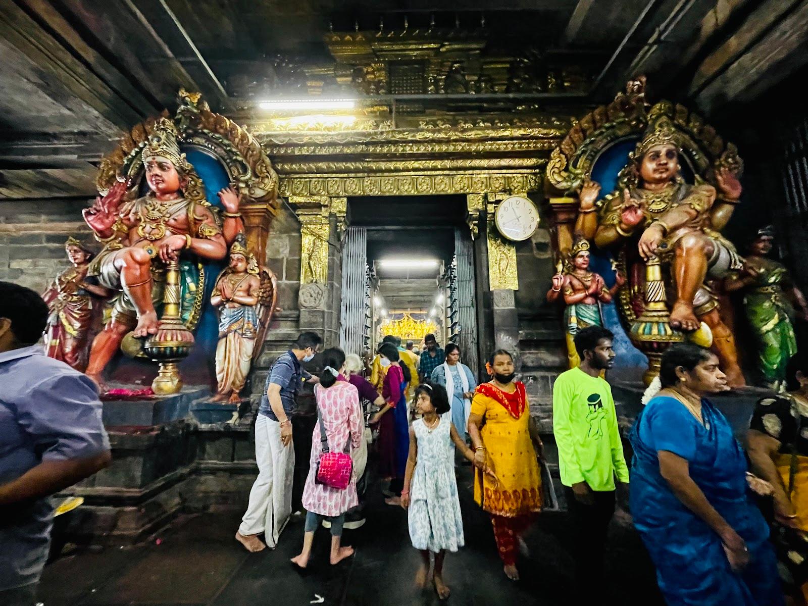 Tamil Nadu Tightens Temple Rules on VIP Darshan and Mobile Phone Use