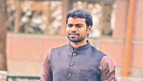 సర్కారు బడిలో చదివి.. 24 ఏళ్లకే ఐఏఎస్‌ అయిన ప్రణయ్‌కుమార్‌!