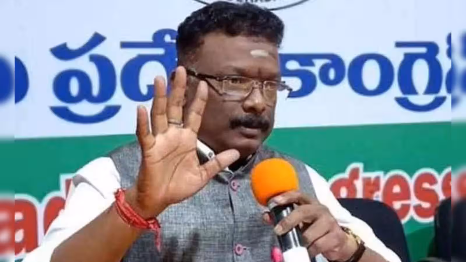 మూసీ ప్రజాభిప్రాయ సేకరణకు వెళ్తున్న దాసోజు శ్రవణ్‌ అడ్డగింత.. పోలీస్‌ స్టేషన్‌కు తరలింపు