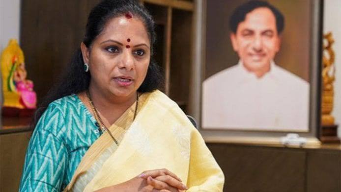 భూముల వ్యవహారం పై సీబీఐ విచారణకు కవిత డిమాండ్  