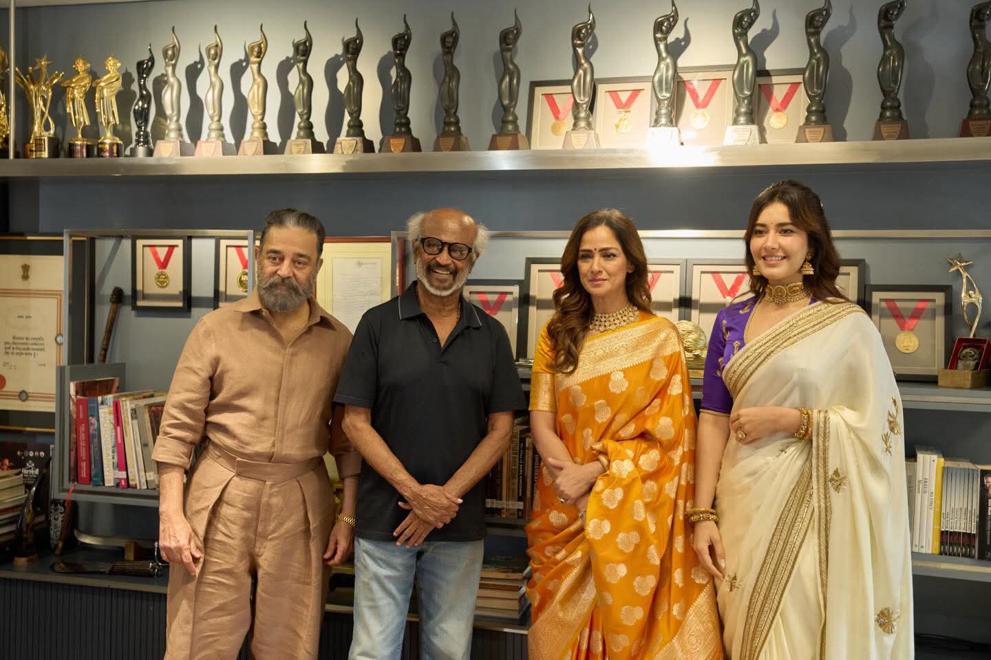 లెజెండ్స్తో పని చేయడం గౌరవం - రాశి ఖన్నా
