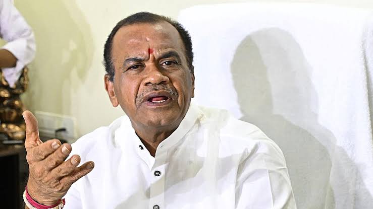 సీఆర్ఐఎఫ్, ఆర్ఓబీ పనులు వేగవంతం చేయాలి - కోమటిరెడ్డి