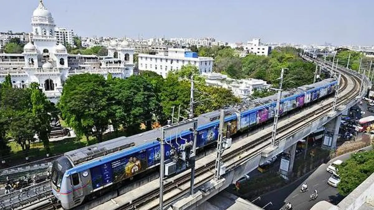 హైదరాబాద్ మెట్రోకు భారీ ఆర్థిక ఊతం.. ఐఆర్ఎఫ్సీతో కీలక ఒప్పందం