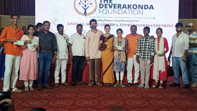Vijay Deverakonda Honors Students and Teachers with Scholarships