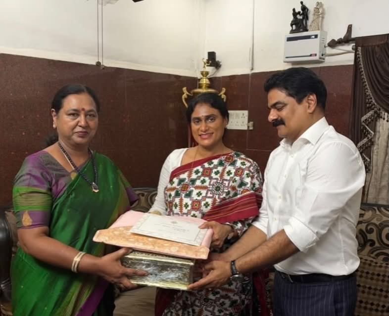 YS Sharmila Invites Kanimozhi, Premalatha Vijayakanth to Daughter’s Wedding